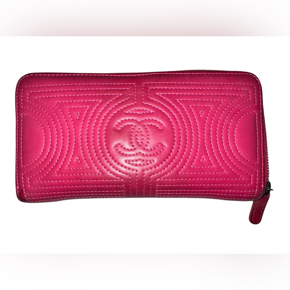 Authentic Chanel Pink Zip Around Wallet with card, dust bag and box!